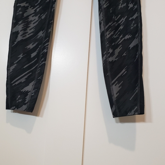 Nike Dri-Fit Mid-rise Camo Leggings Size Small Dark Smoke Grey One Legend Pant - Picture 6 of 14